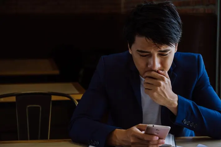 O “Paradoxo da Escolha”: Por que Menos é Mais na Sua Estratégia Digital